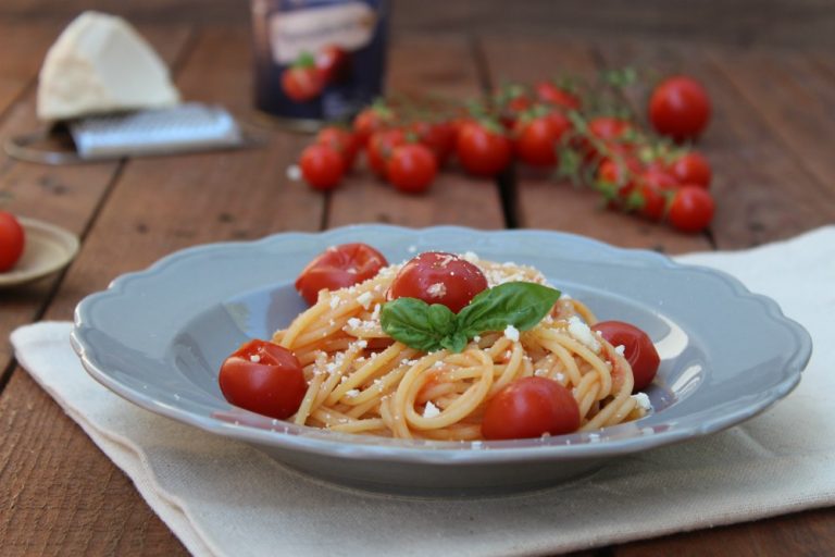 Spaghetti Con Pomodorini E Basilico - Cibo Che Passione