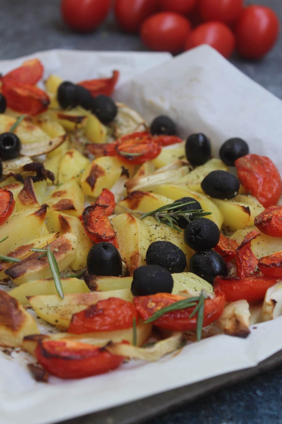 Patate alla mediterranea al forno, un contorno saporito e ...
