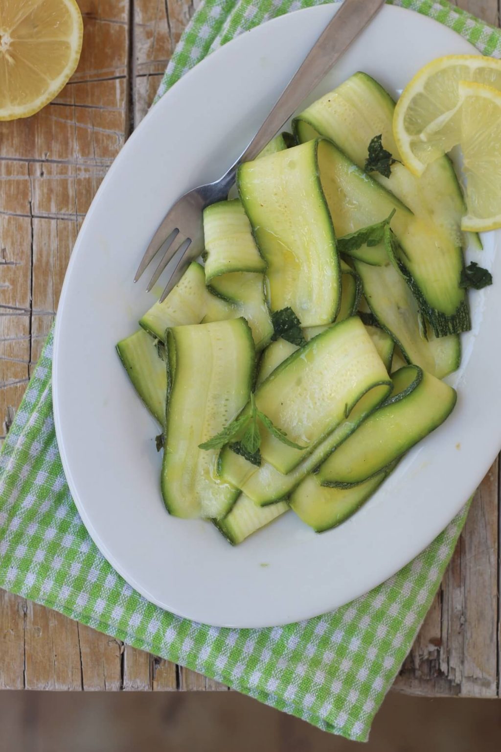 Carpaccio Di Zucchine A Crudo Marinate Al Profumo Di Limone E Menta ...