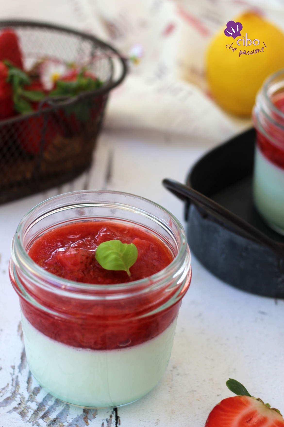 Panna cotta alla menta con salsa di fragole - Cibo Che ...