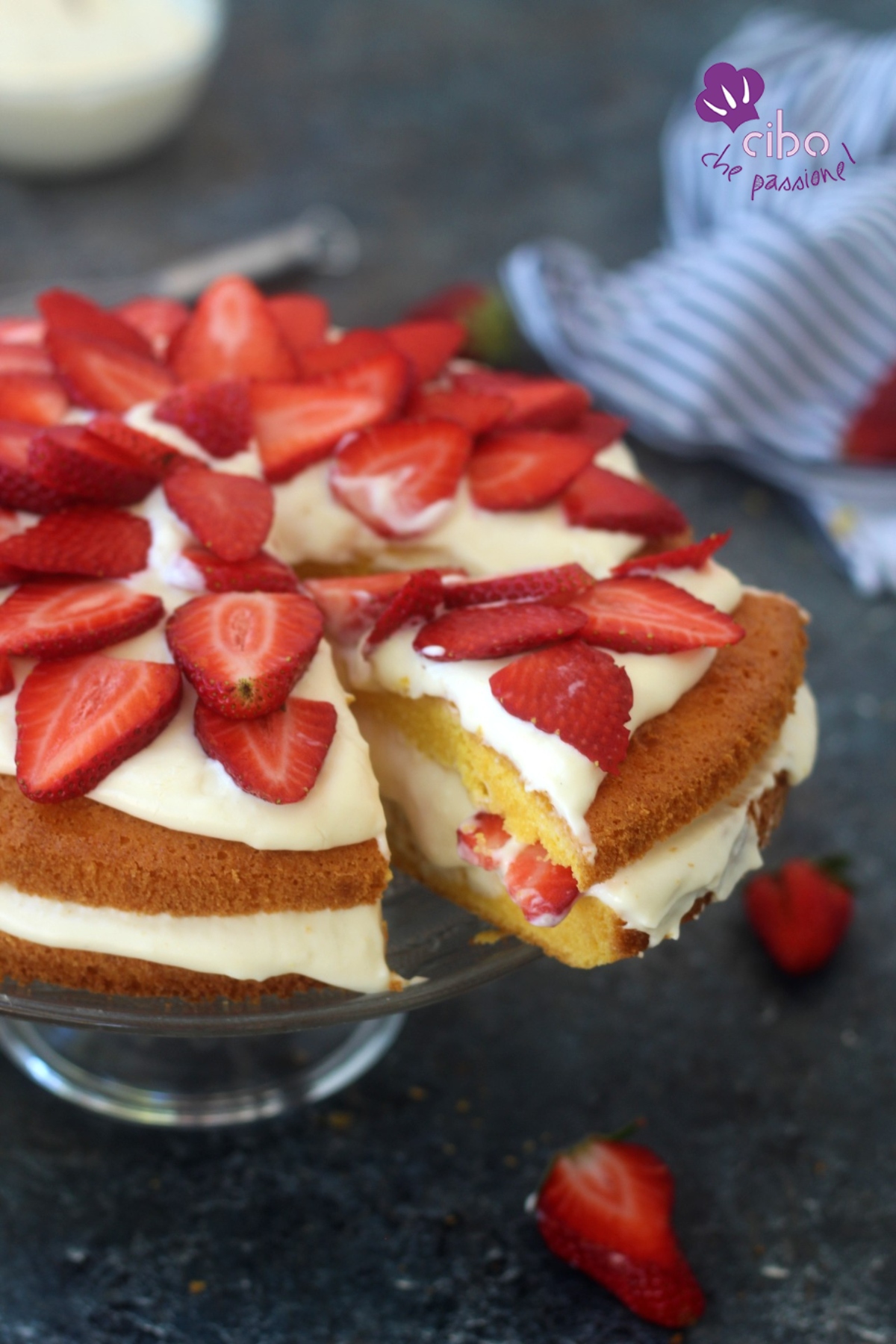 Torta margherita con crema pasticcera al mascarpone e fragole Cibo Che Passione