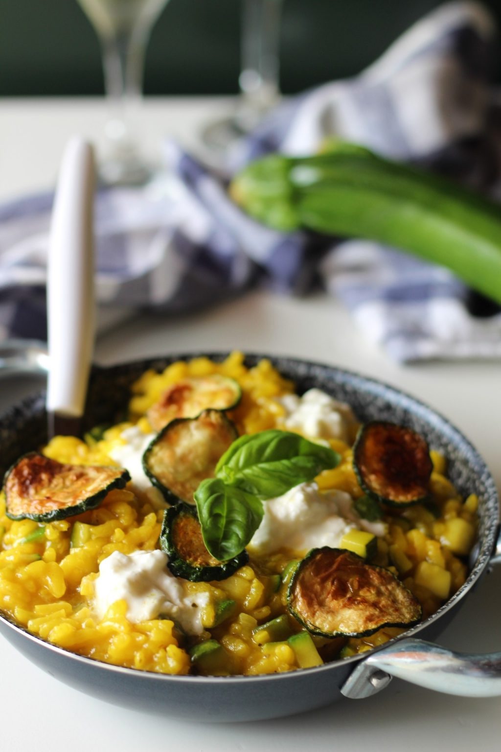 Risotto Allo Zafferano Con Zucchine Fritte E Stracciatella - Cibo Che ...