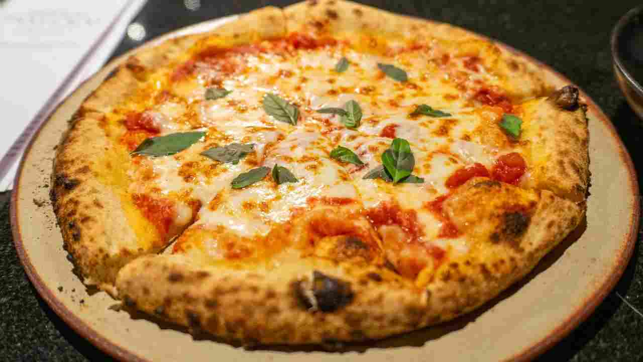 Pizza senza glutine, così la mangia anche chi è celiaco da anni
