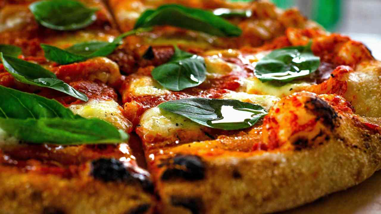 Senza lievito da fare senza forno, questa sera la pizza la faccio così