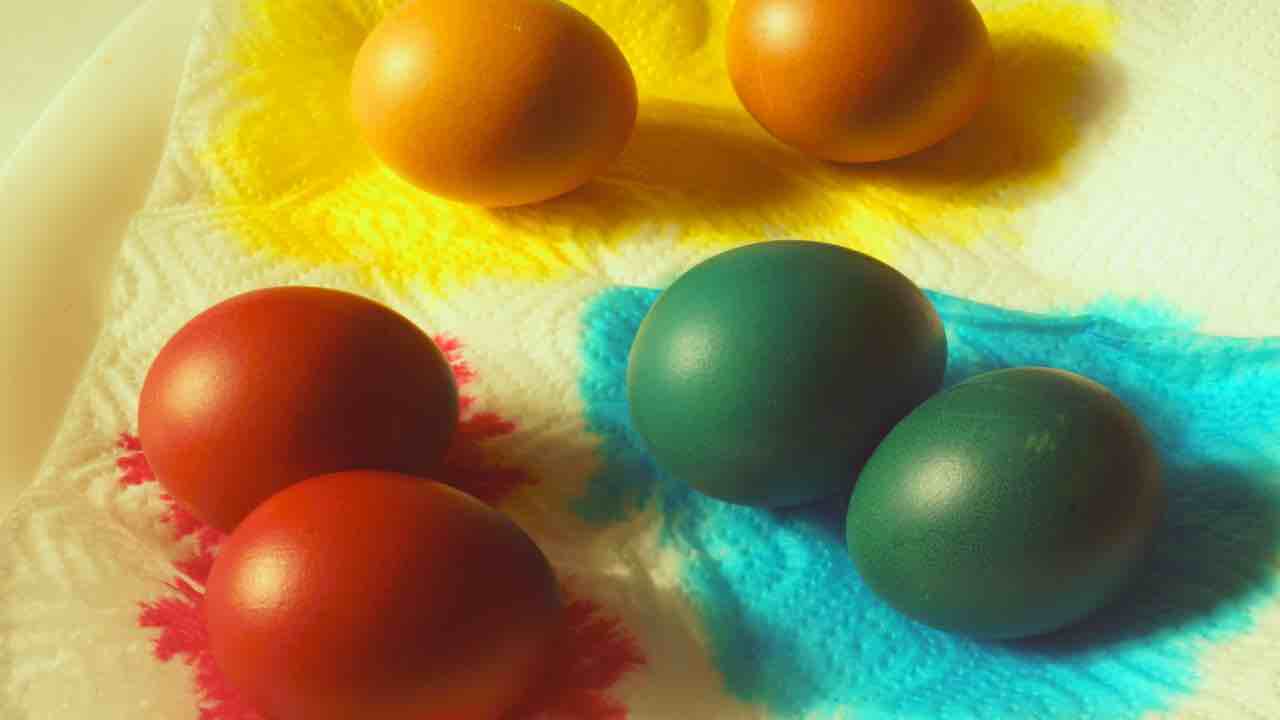 uova pasquali colorate
